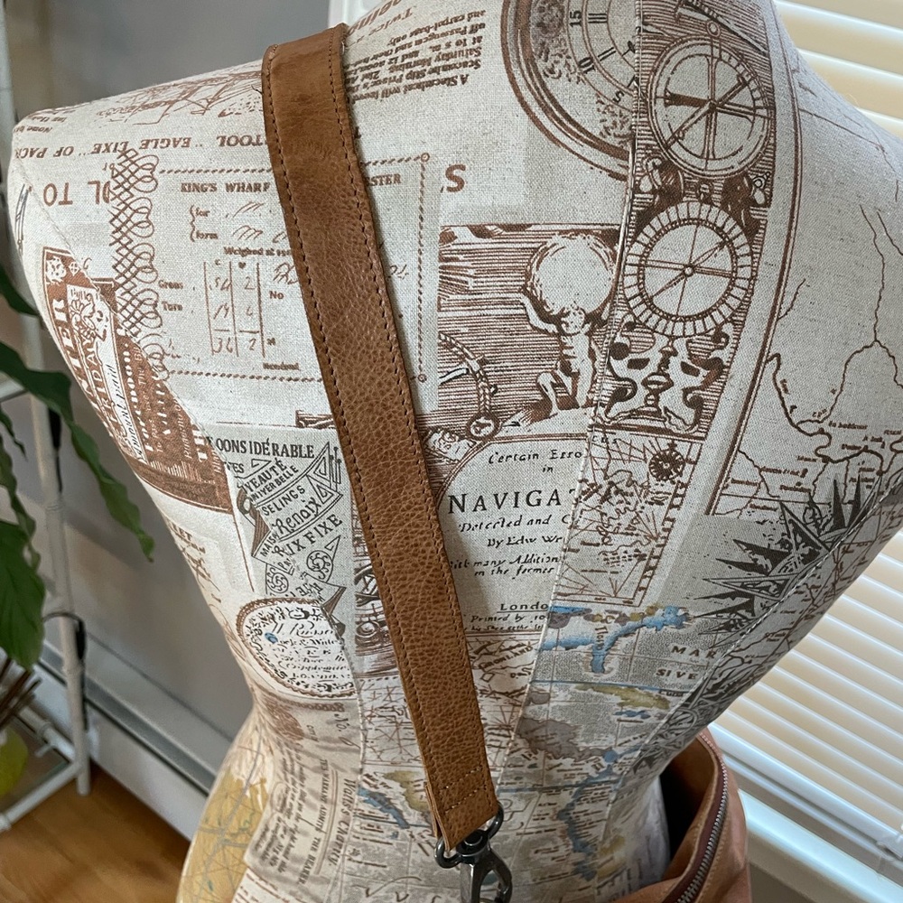 Latico Callie Crossbody - Picture 6 of 9